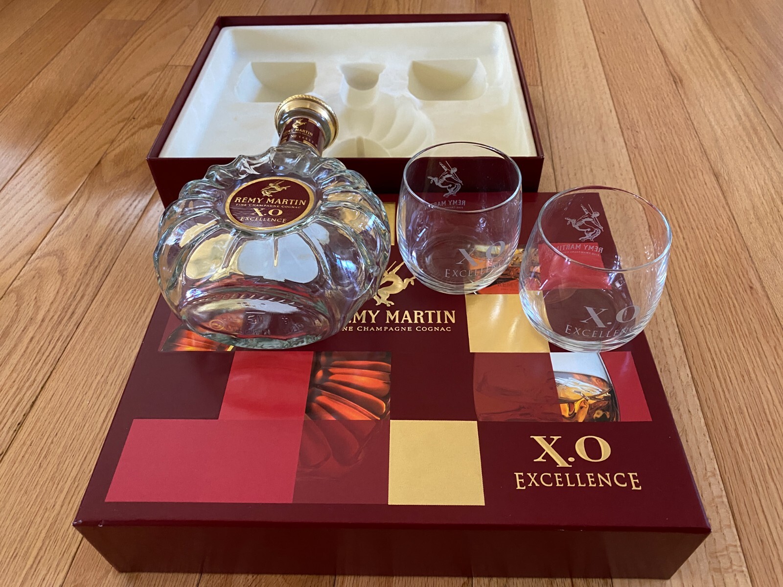 EMPTY BOTTLE BOTTLE Classic Exclusive Collection Remy Martin XO cognac.