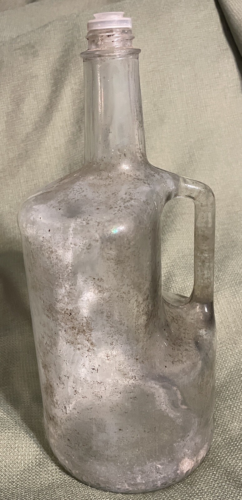 vintage 1.75 LITER CLEAR GLASS LIQUOR BOTTLE w/HANDLE jug WHISKEY/WHISKY large