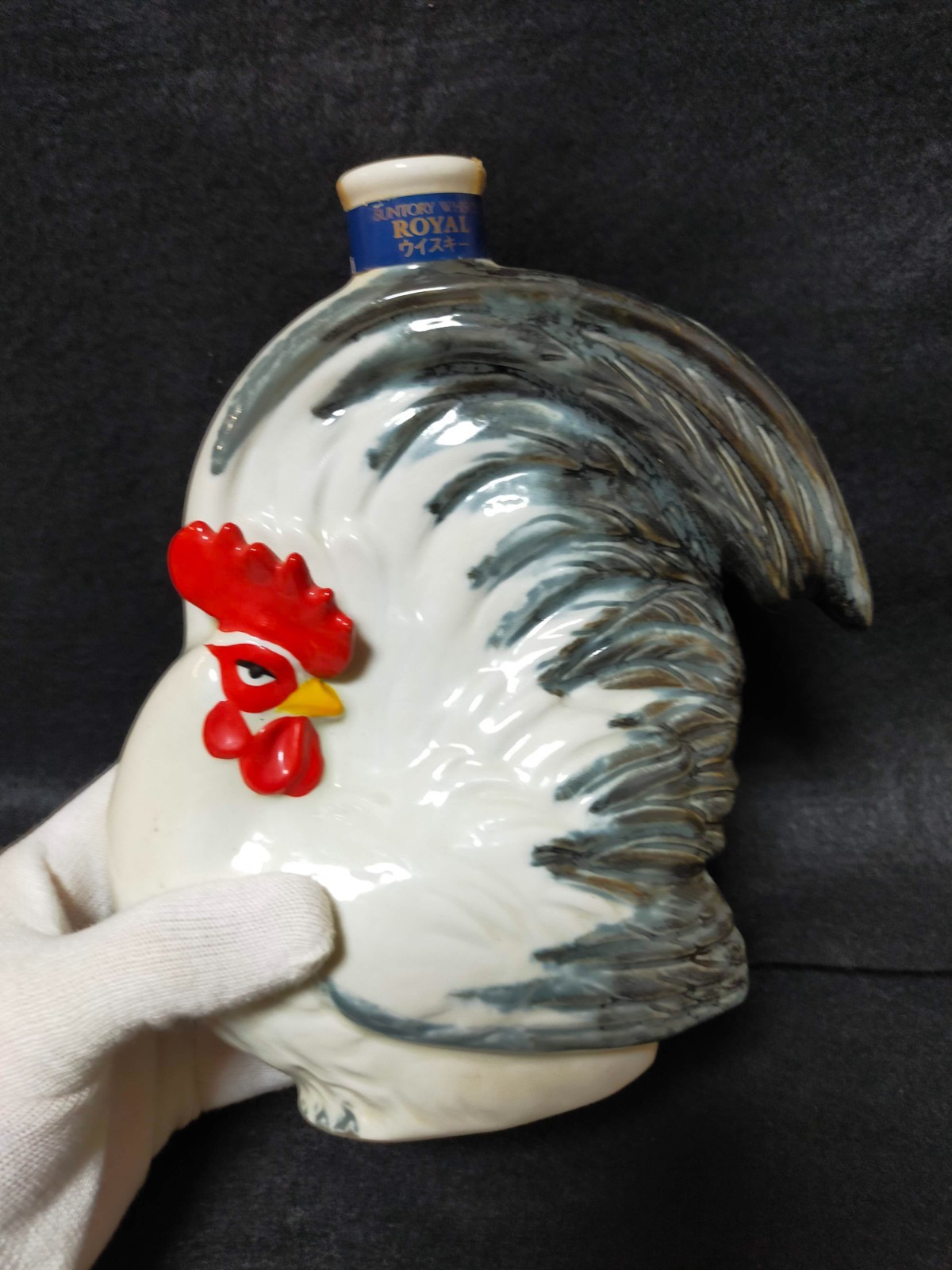 Suntory Royal Whisky Japanese Zodiac Rooster Chicken Pottery bottle (empty) Rare