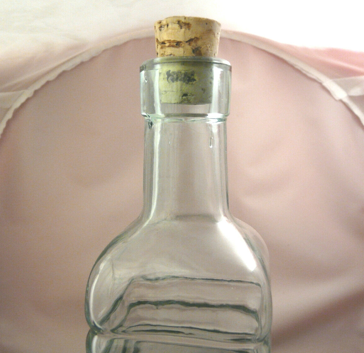 UNIQUE SHAPE 11 1/2″ LT GREEN 16 OZ. SQ. LIQUOR BOTTLE – 1 OZ. MARKINGS – CANADA
