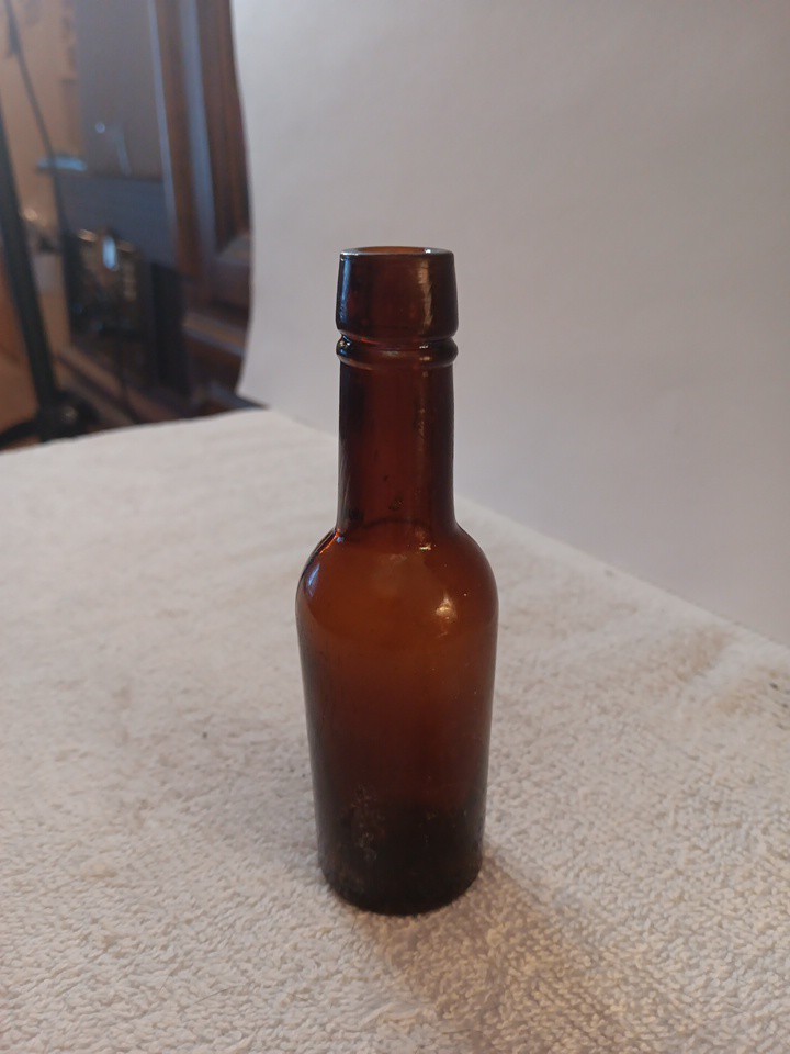 VTG Sample Size Bottle, Amber. Unmarked.