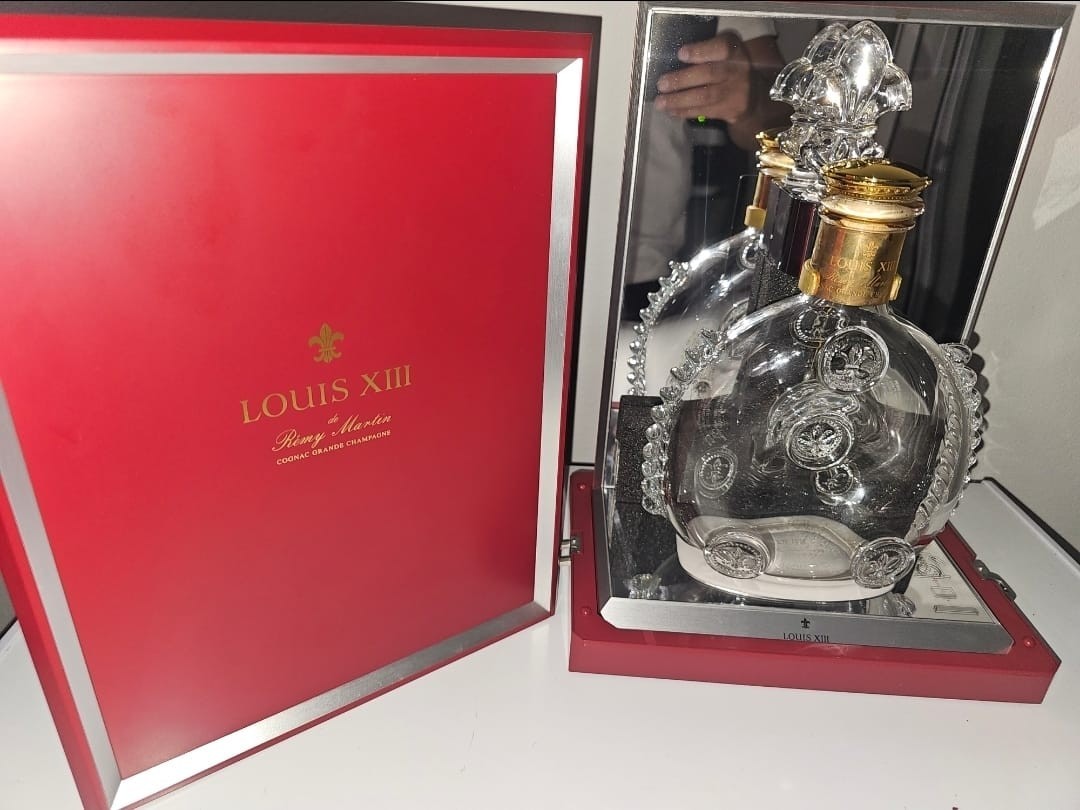 Empty Bottle Remy Martin 750 Ml , With Box And 2 Top , Louis Xlll Empty Remy Mar