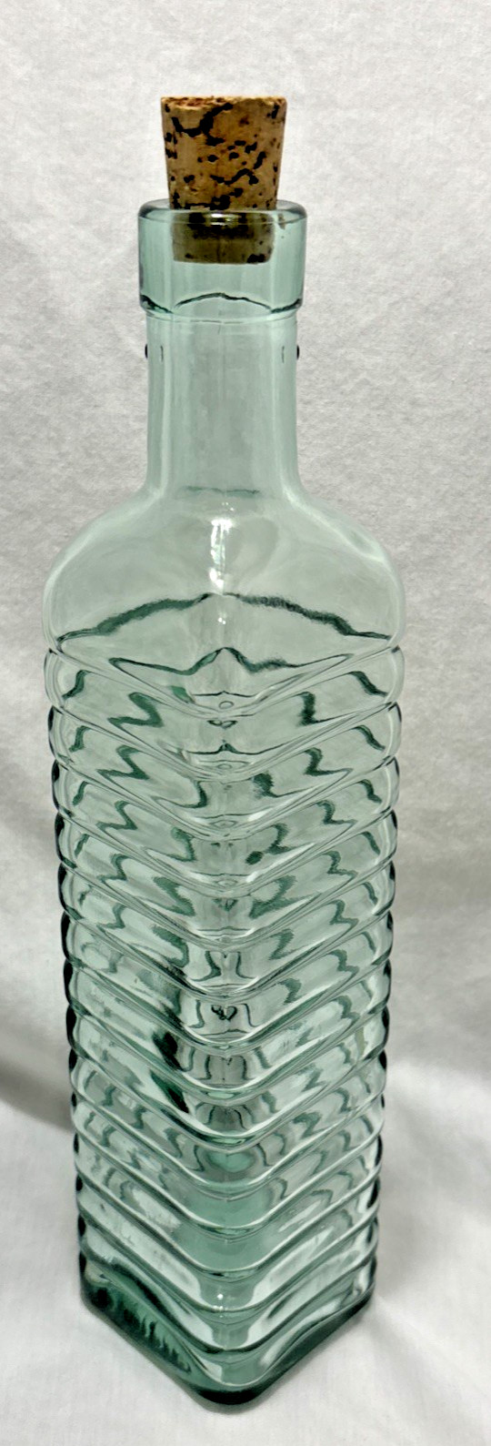 UNIQUE SHAPE 11IN LT GREEN 16 OZ. SQ. LIQUOR BOTTLE MARKINGS – CANADA ON THBOTE
