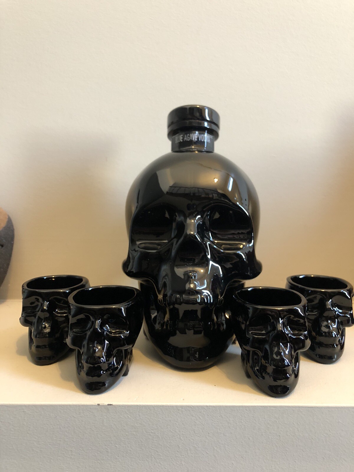 CRYSTAL HEAD VODKA ONYX SKULL GIFT SET SHOT GLASSES 750mL EMPTY