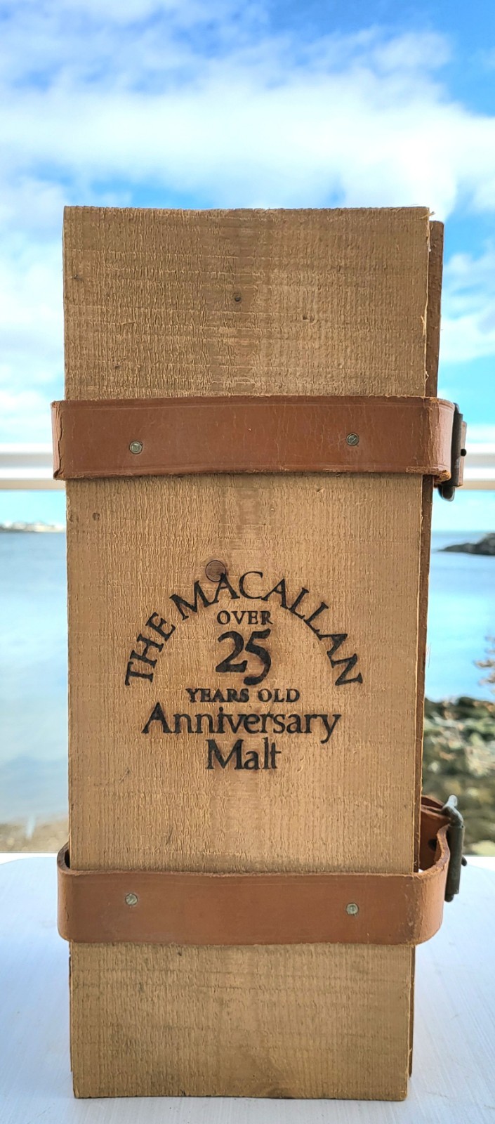 THE MACALLAN Over 25 Years Old Anniversary Malt Whiskey Belted Wooden BOX ONLY