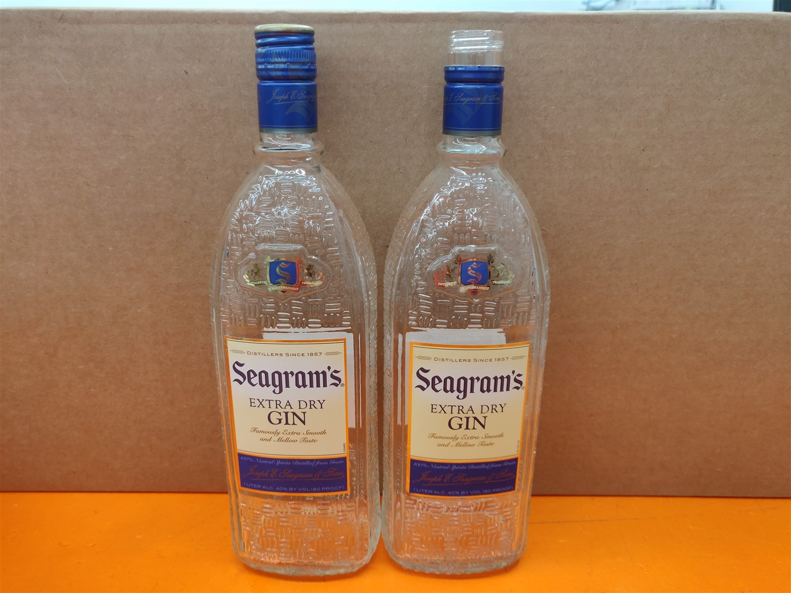 ⭐️⭐️⭐️⭐️⭐️ *Two* Empty 1L Seagram’s Dry Gin Decorative Glass Bottle for Crafts