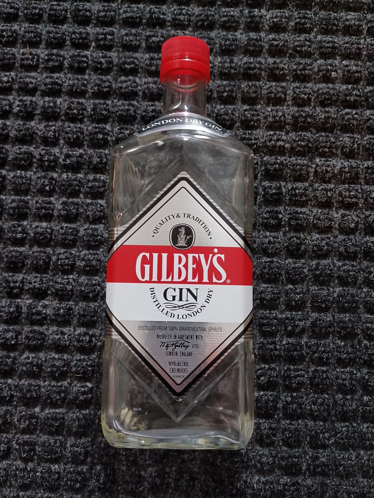 VTG EMPTY Gilbey’s Clear Glass Gin Bottle Distilled London Dry 750 ml bottle