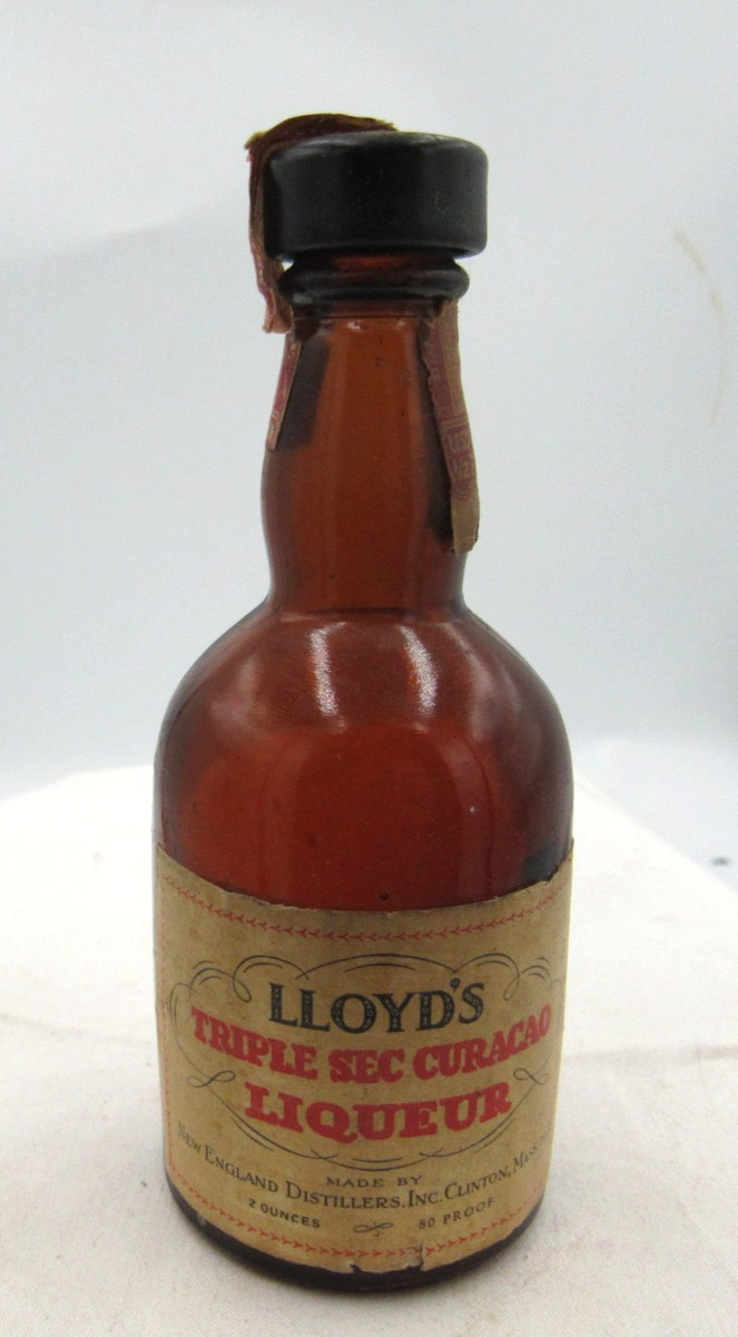 1930’s Lloyd’s Sec Curacao N.E. Distilling Clinton MA 4 1/2″ Whiskey Nip Bottle