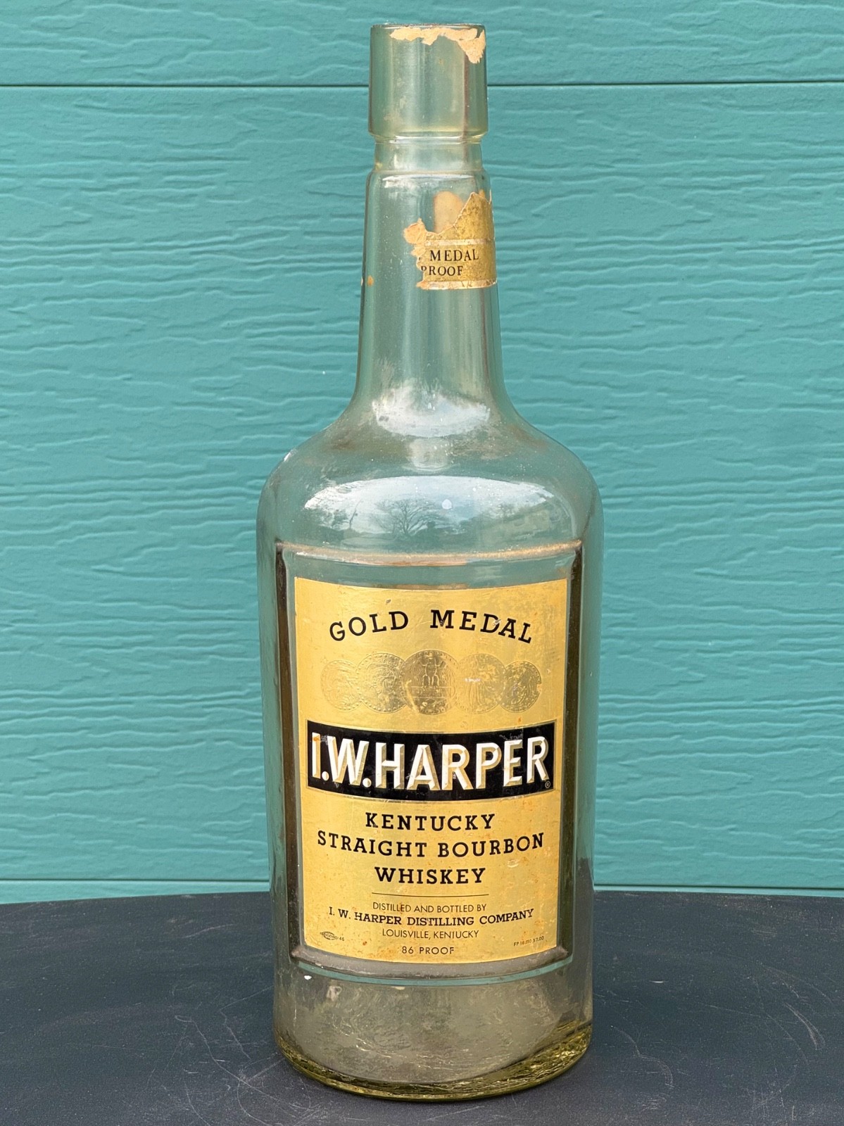 Vintage I.W. Harper Kentucky Bourbon WHISKEY 1-gallon display bottle 18″ empty