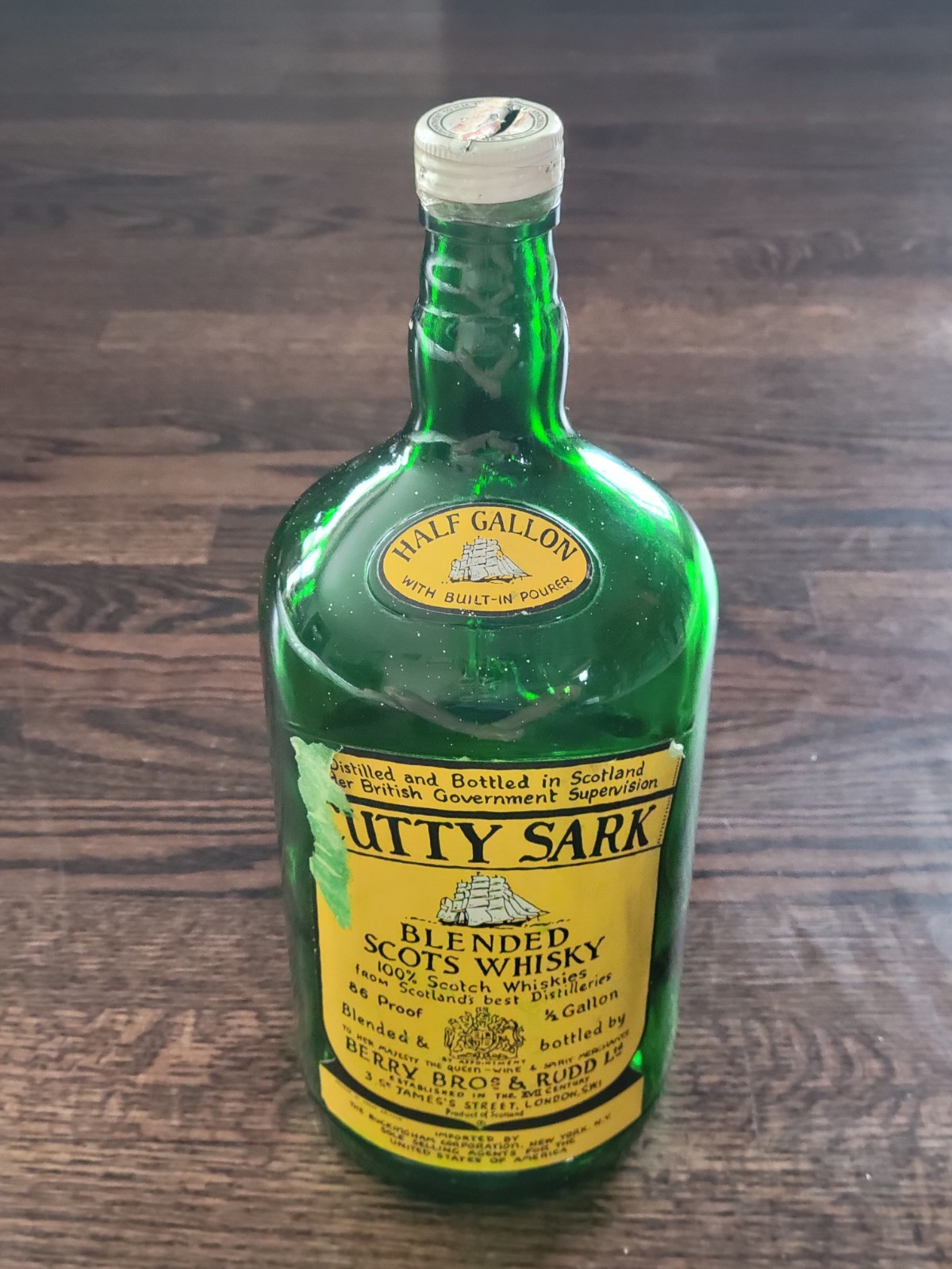 VINTAGE CUTTY SARK BLENDED SCOTCH WHISKEY 1/2 GALLON DISPLAY BOTTLE MADE IN UK