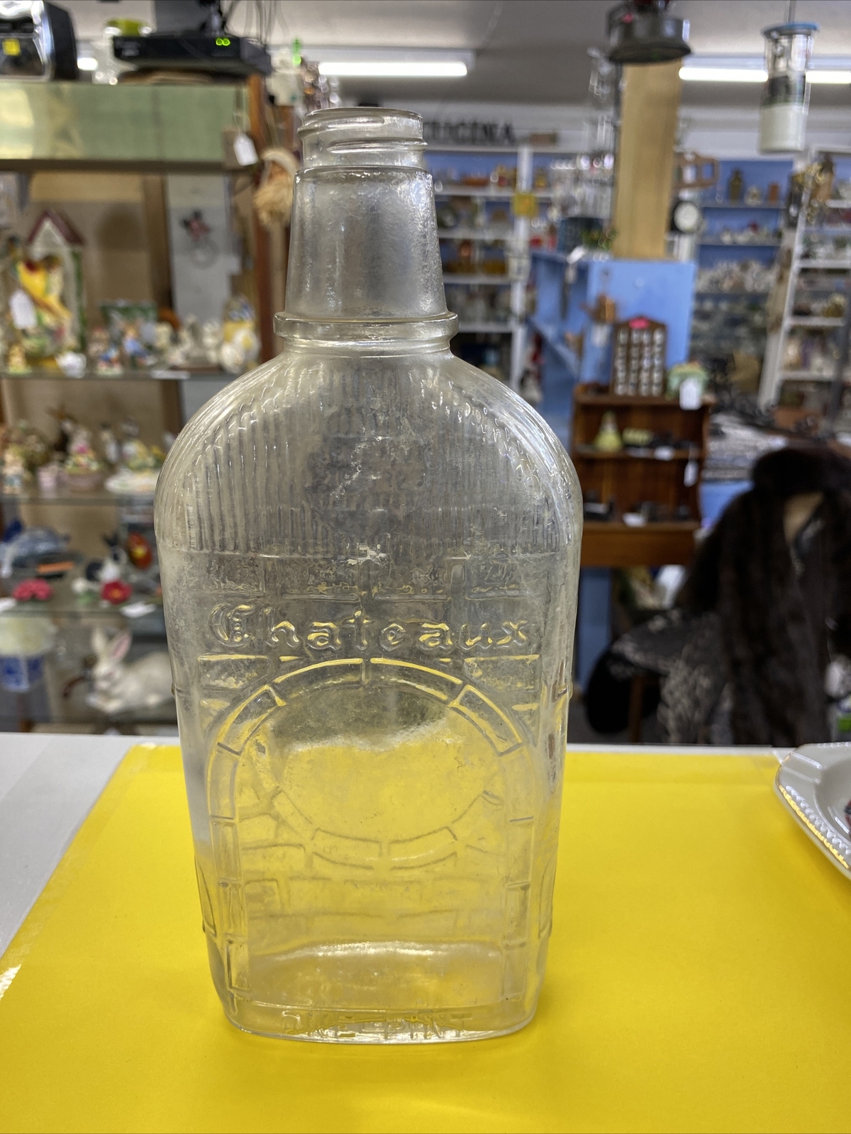 VINTAGE CHATEAUX SLOE GIN BOTTLE 1 PINT