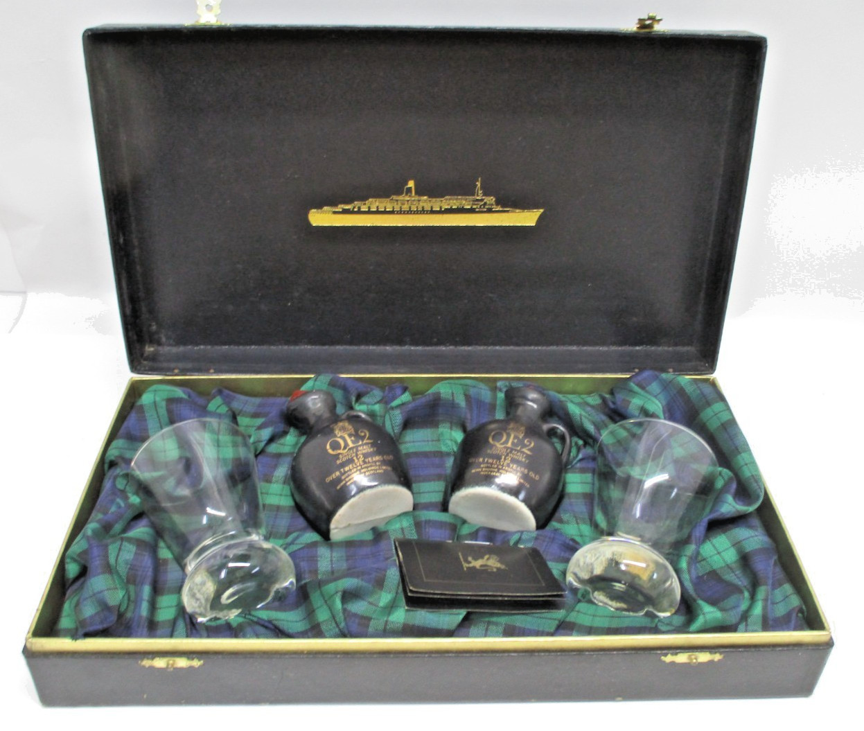 QE2 SINGLE MALT SCOTCH WHISKY Bottles & Caithness Glasses BOXED SET CM5791