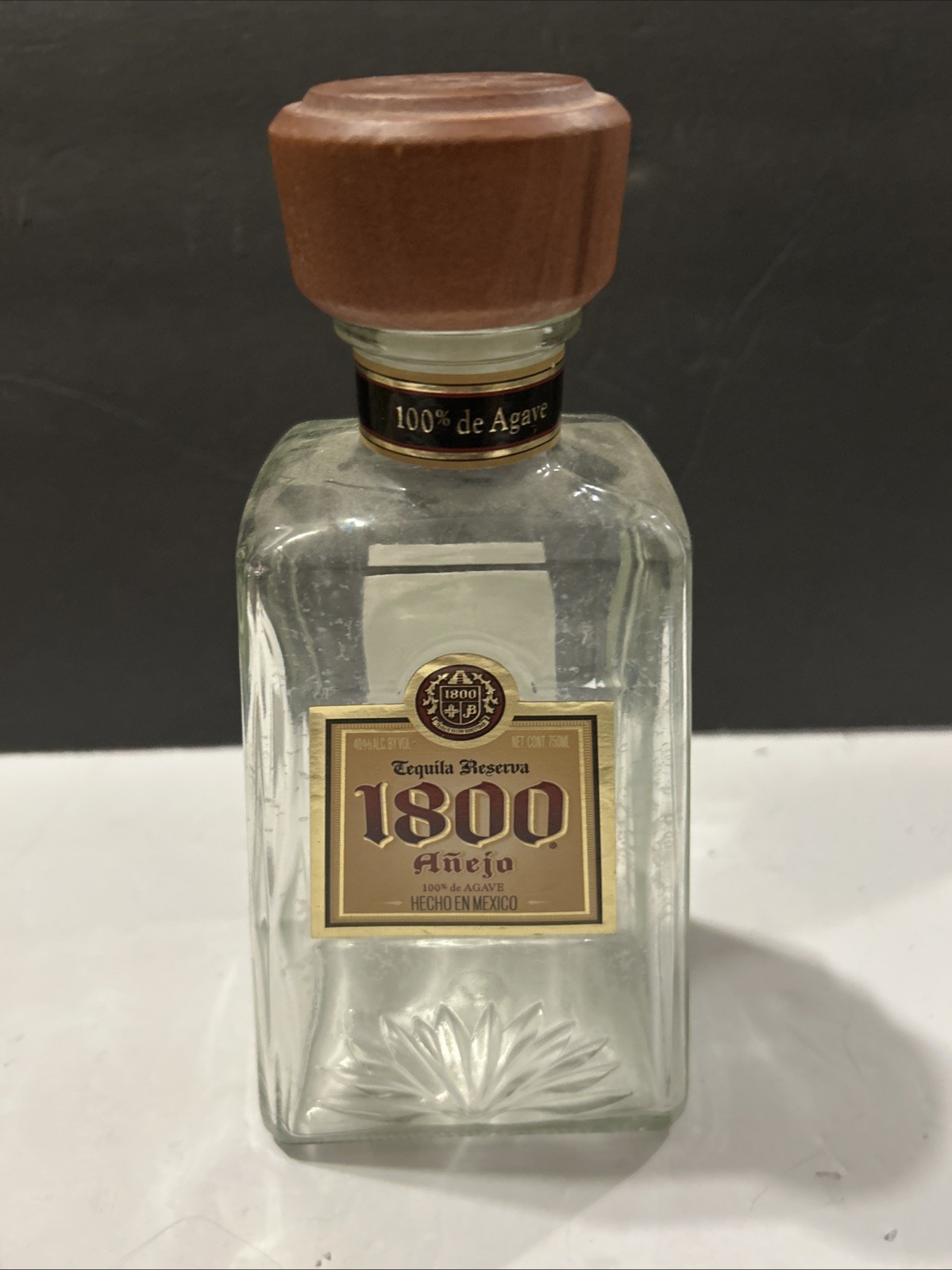 Vintage Cuervo 1800 Anejo Tequila Reserva Antigua Bottle EMPTY Wood Cap 750 ml