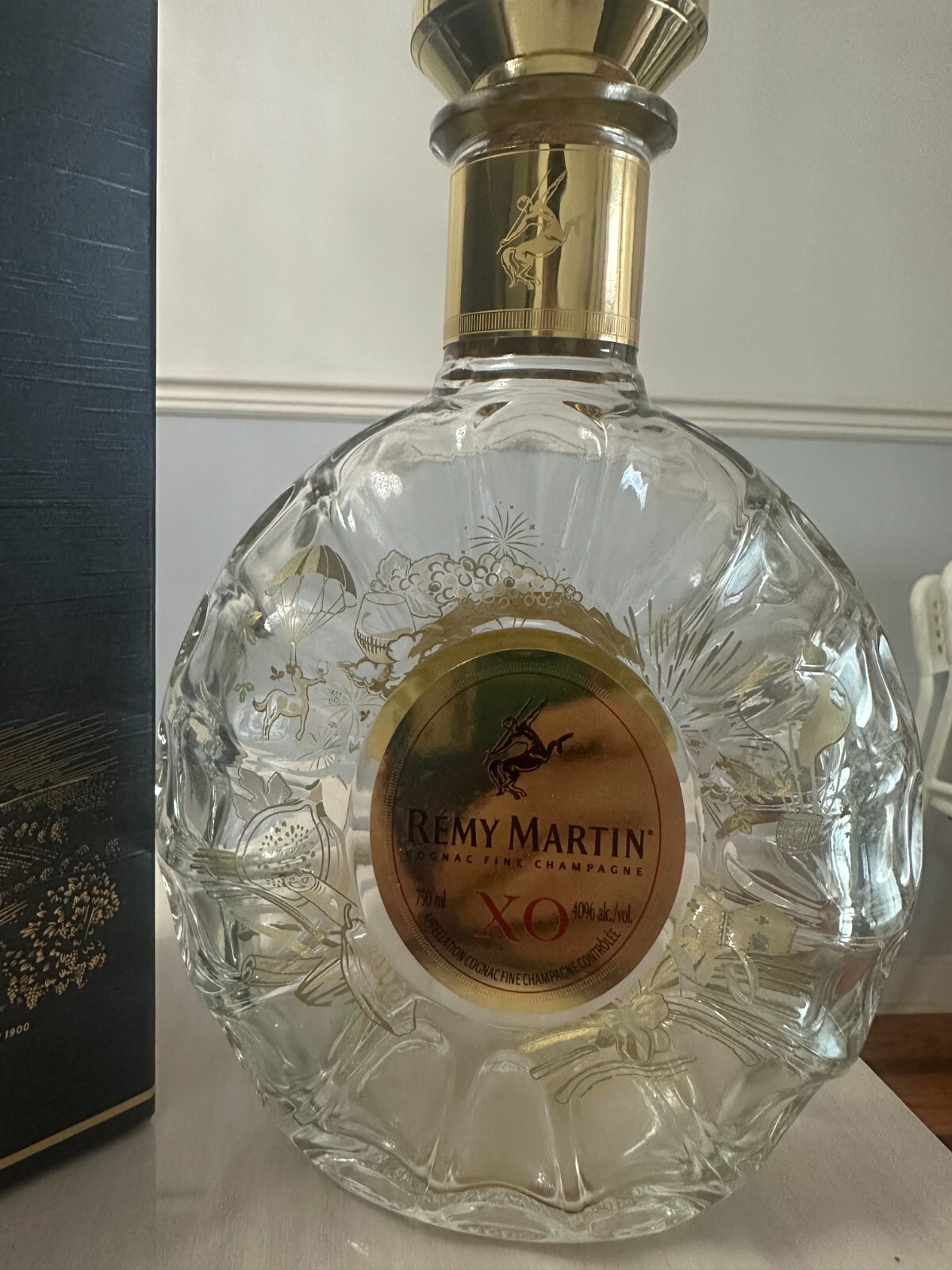 Antique Design PAINTING Remy Martin XO with original box 750 ml Empty Bottle.
