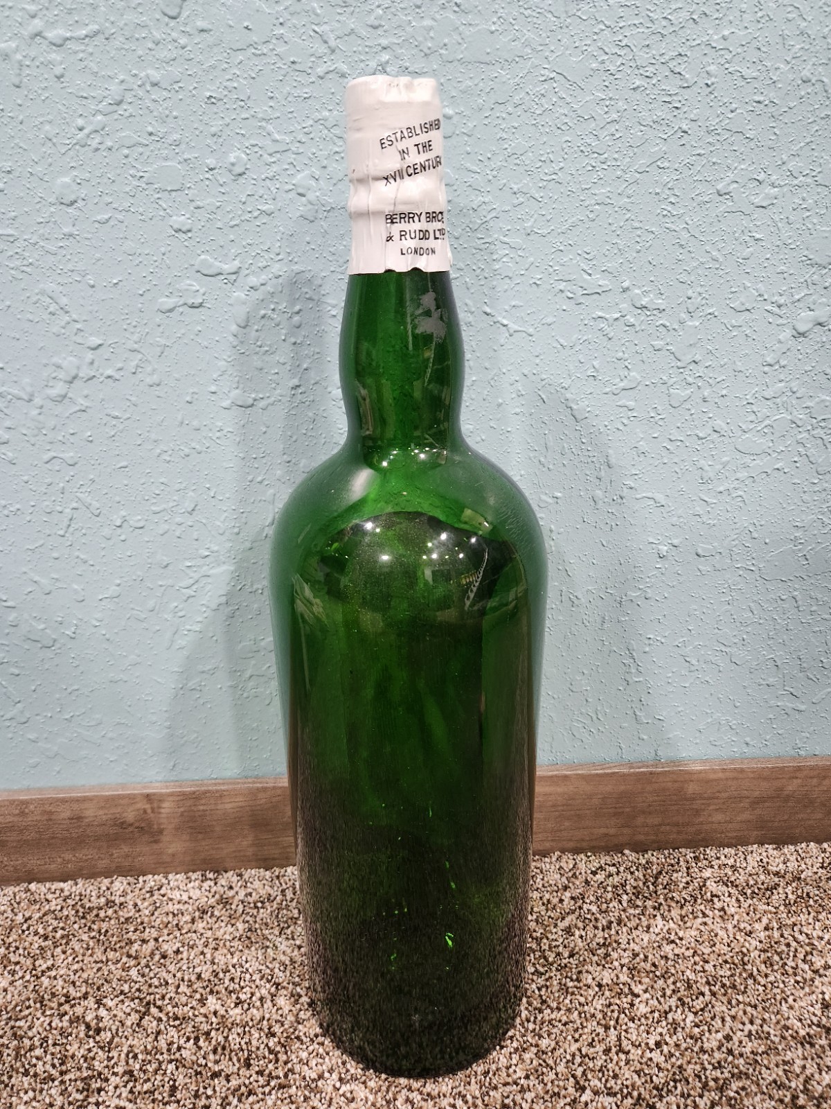 HUGE vintage Liquor Bottle- 19″ Cutty Sark Blended Scots Whiskey Glass Bottle