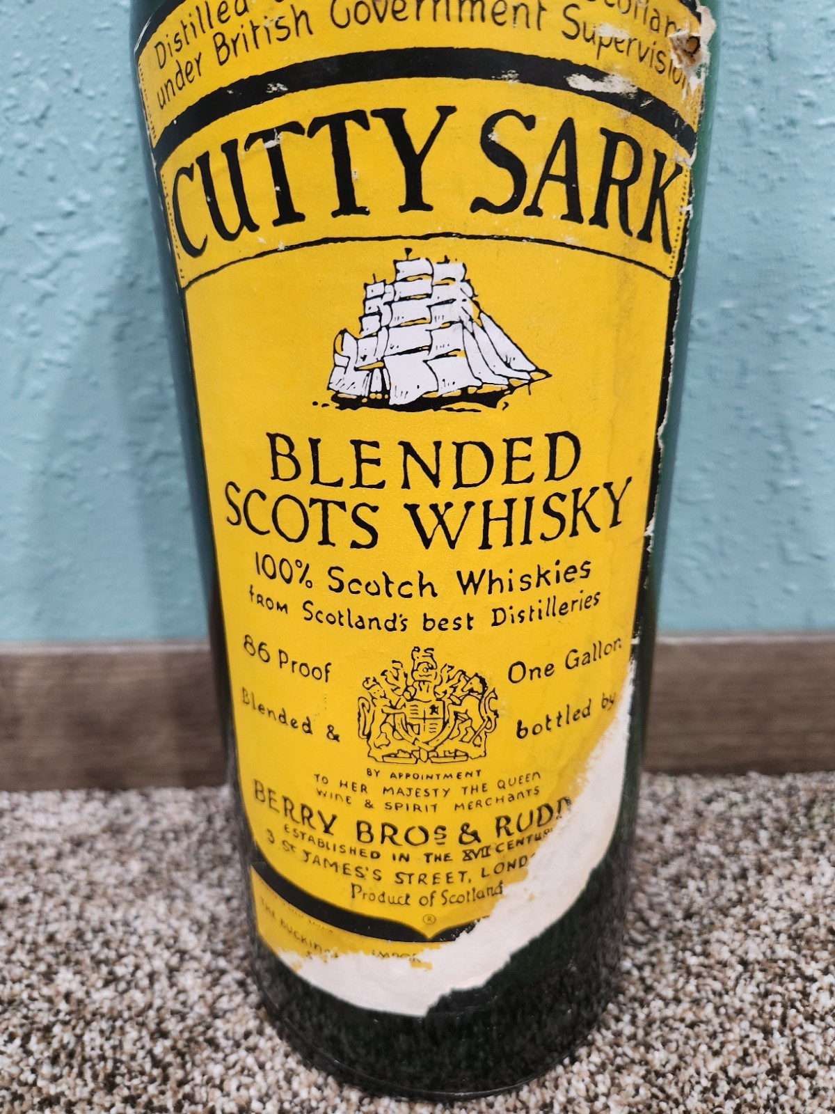 HUGE vintage Liquor Bottle- 19″ Cutty Sark Blended Scots Whiskey Glass Bottle