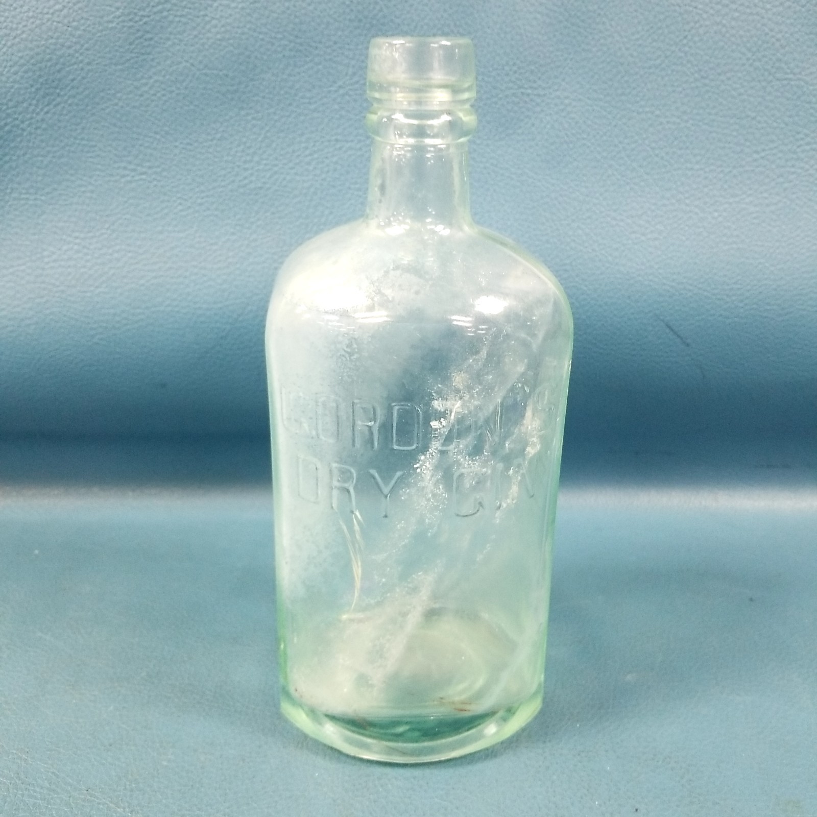 VTG/Antq Gordons Dry Gin Empty Clear/Aqua Tint Glass Bottle 8.75″ Reg 2 61061