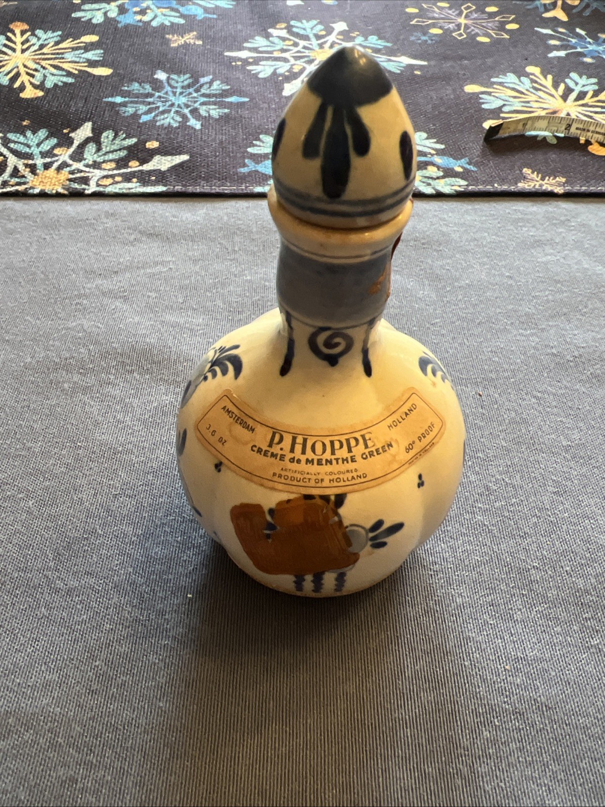 Hoppe Distilleries Delft Decanter with stopper, Original Label Crème de Menthe