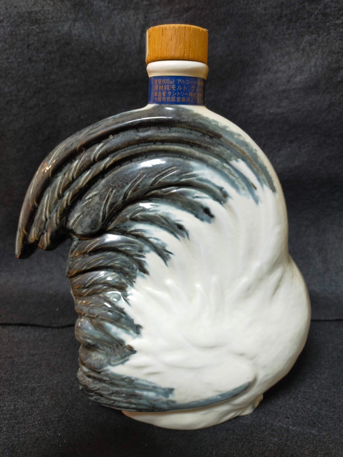 Suntory Royal Whisky Japanese Zodiac Rooster Chicken Pottery bottle (empty) Rare