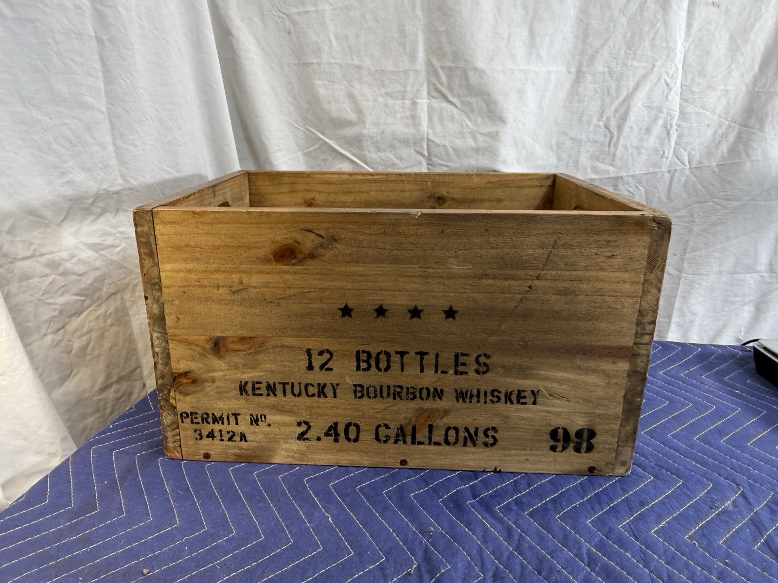 Vintage Kentucky Bourbon Whiskey Wood Crate 12 Bottle 2.40 Gallon Storage Box