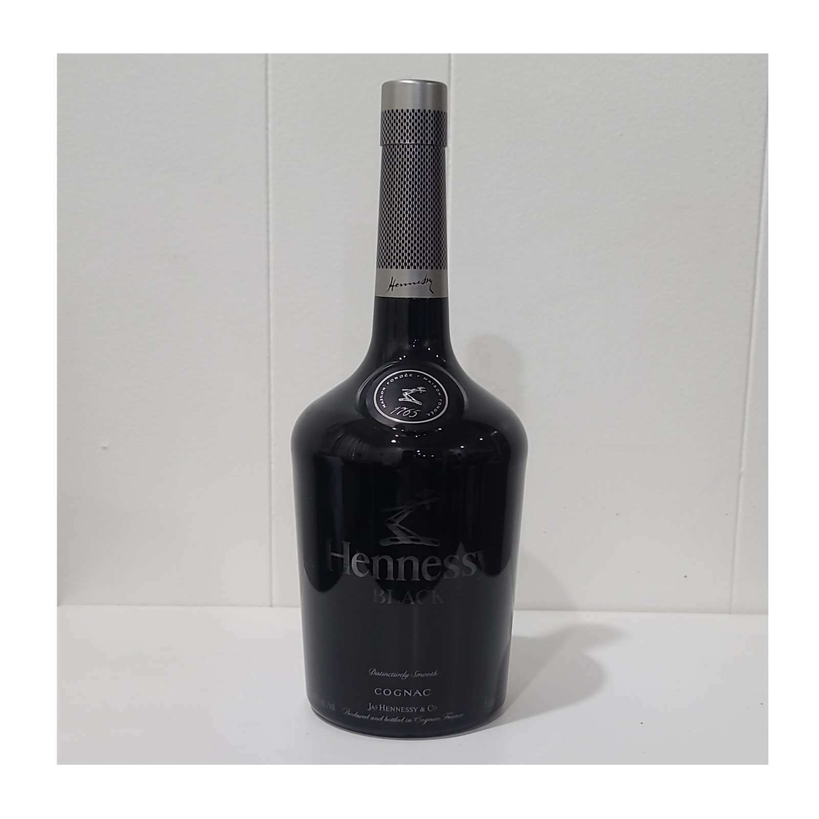 Hennessy Black Cognac Collectible Display Liquor Bottle w/ Lighted Base