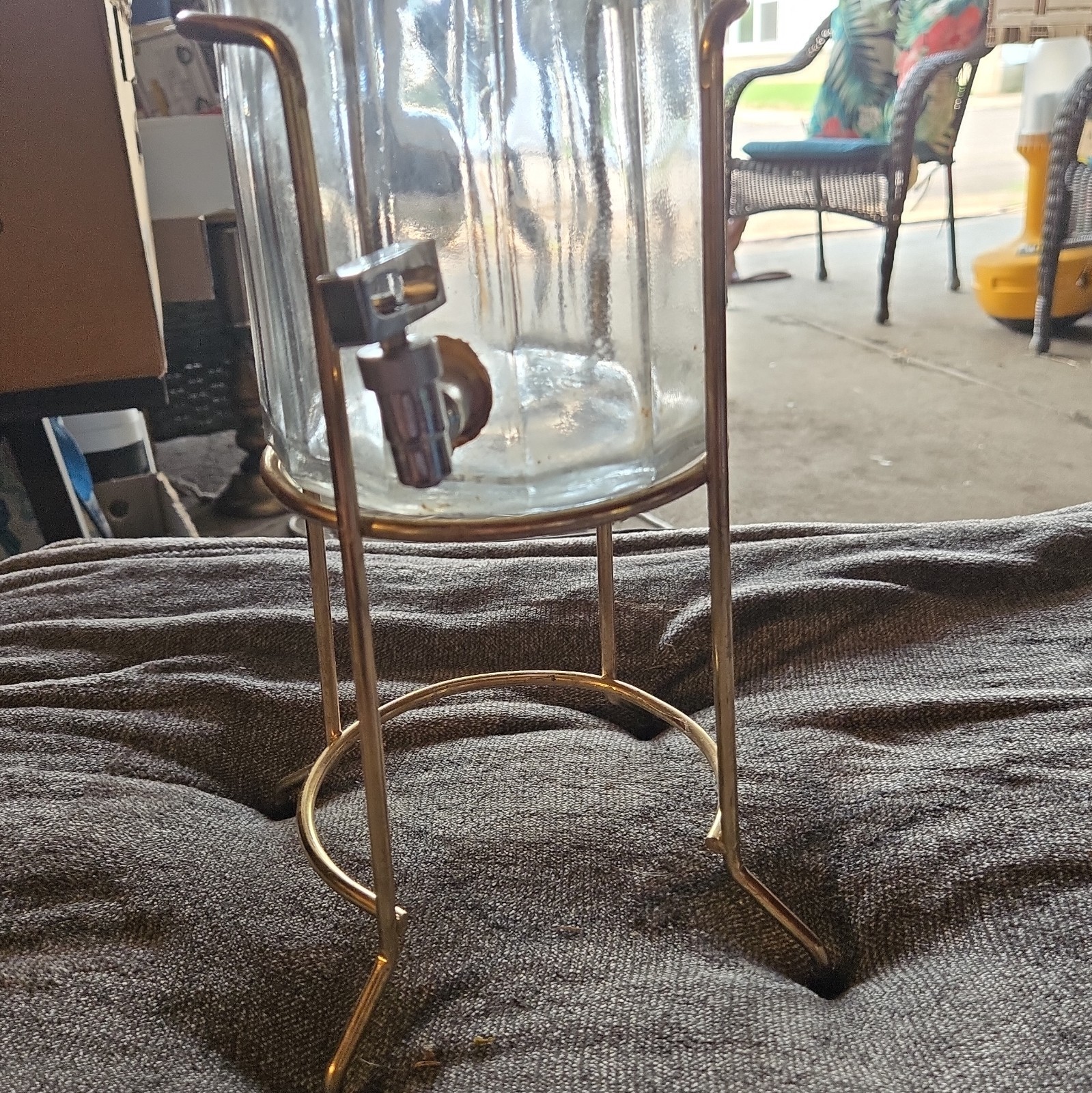 More Gabbiano 1 Gallon Clear Glass Liquor Bottle w/ Stand & Spigot