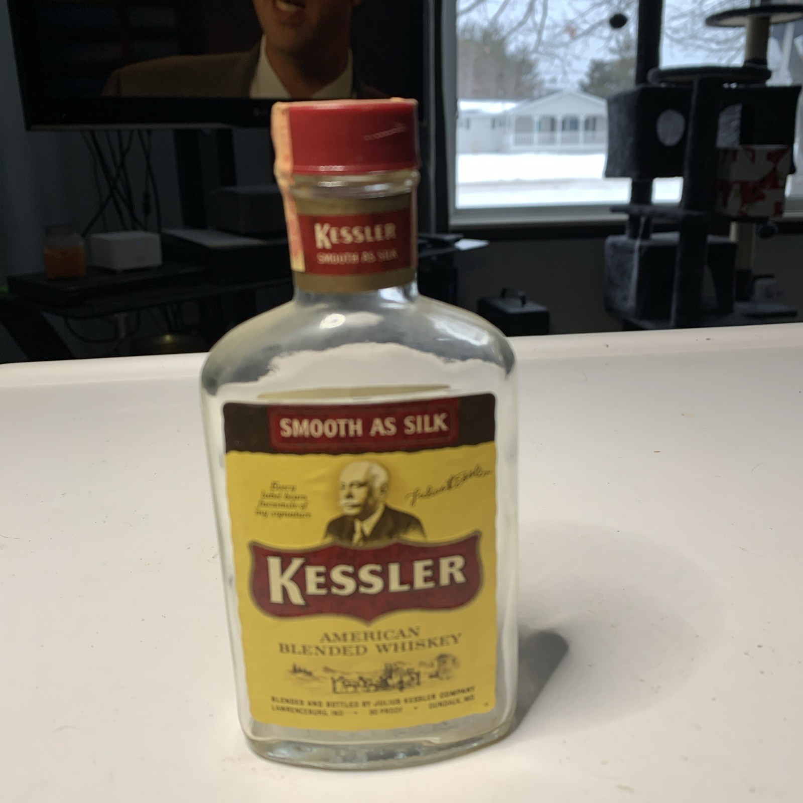 Vtg. Kessler «Smooth as Silk» Whiskey Bottle, Half Pint , screw top, see pics